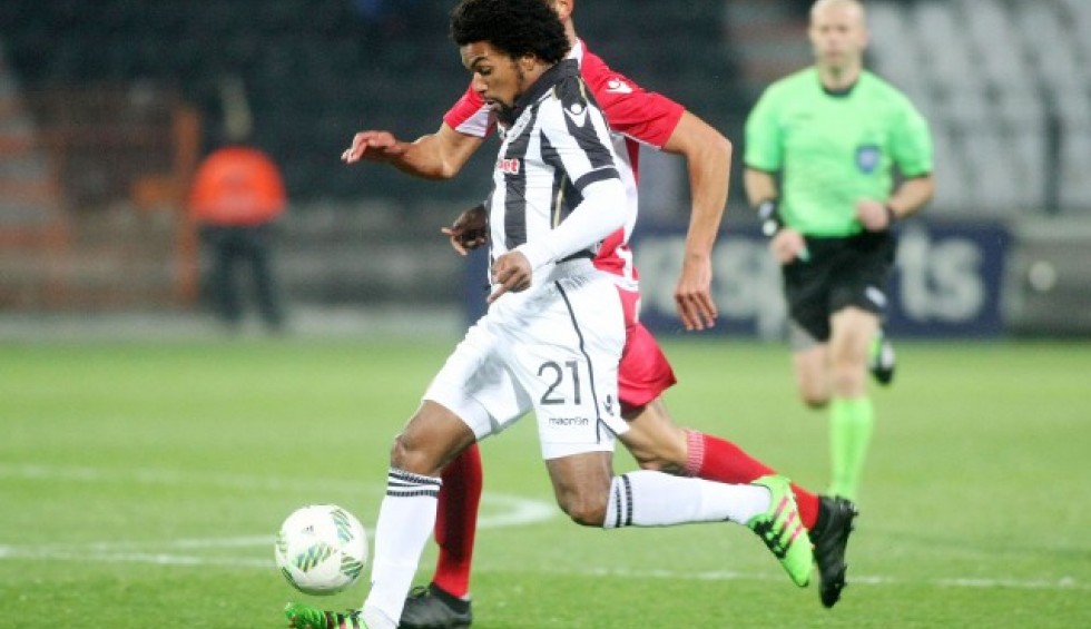 A generic square placeholder image with rounded corners in a figure.