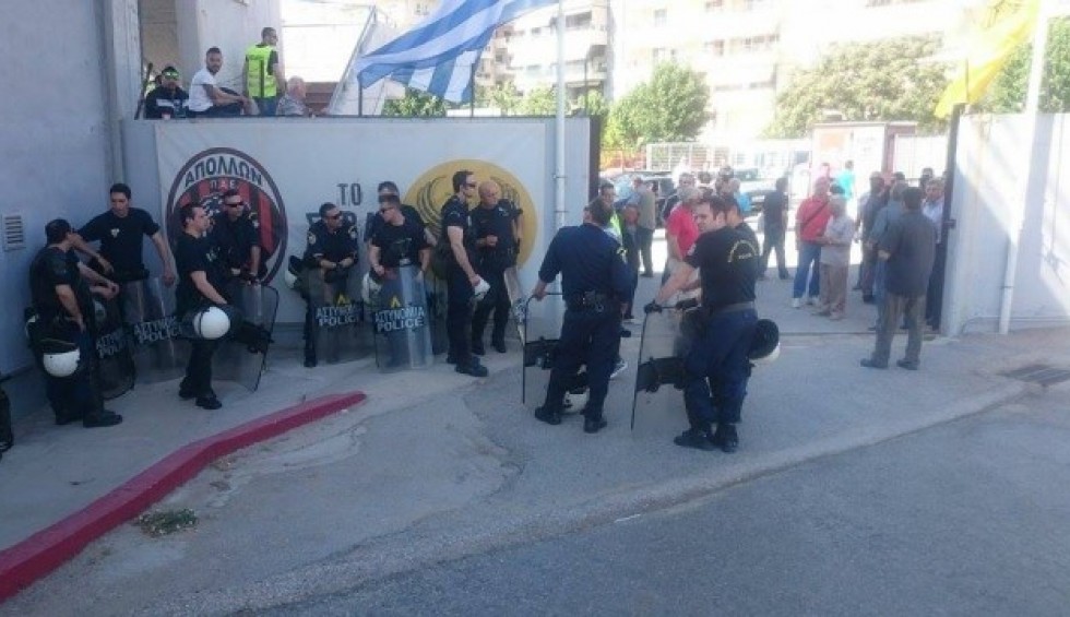 A generic square placeholder image with rounded corners in a figure.