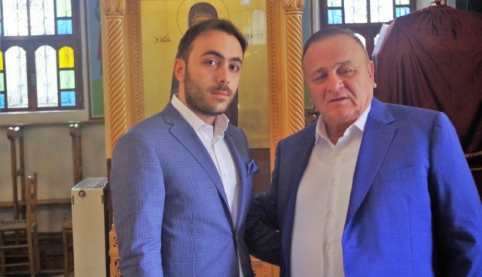 A generic square placeholder image with rounded corners in a figure.