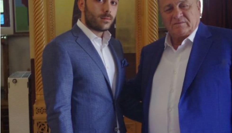 A generic square placeholder image with rounded corners in a figure.