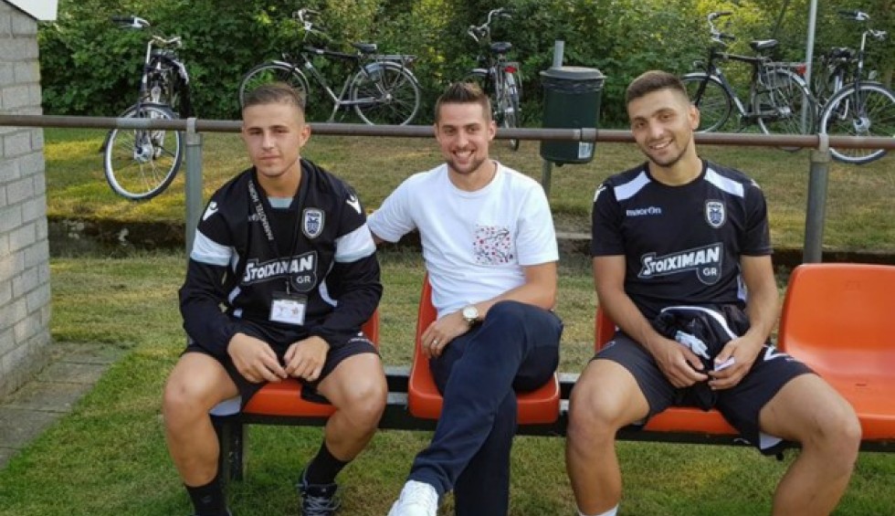 A generic square placeholder image with rounded corners in a figure.