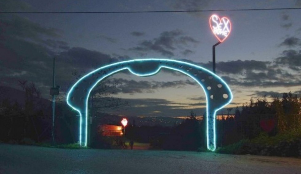 A generic square placeholder image with rounded corners in a figure.