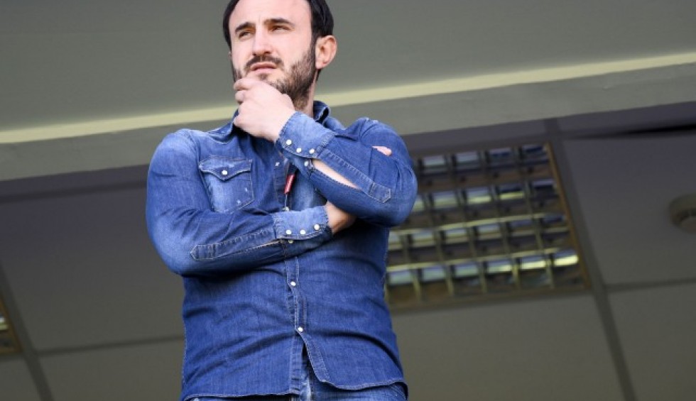 A generic square placeholder image with rounded corners in a figure.