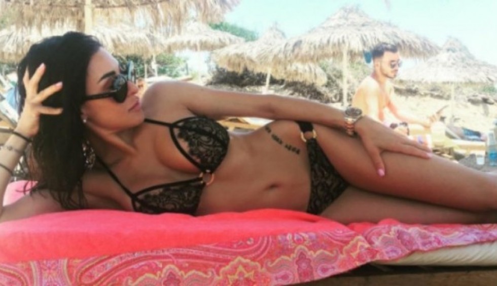 A generic square placeholder image with rounded corners in a figure.