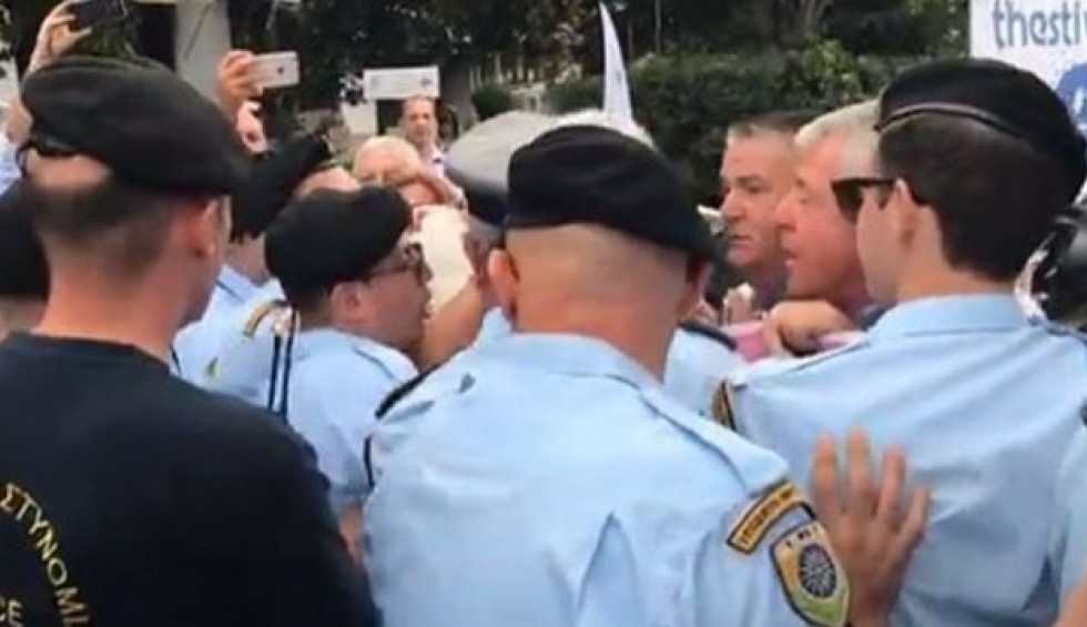 A generic square placeholder image with rounded corners in a figure.