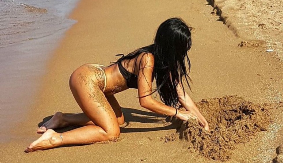 A generic square placeholder image with rounded corners in a figure.