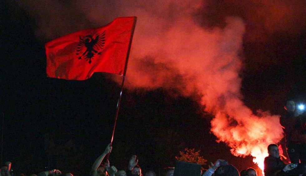 A generic square placeholder image with rounded corners in a figure.