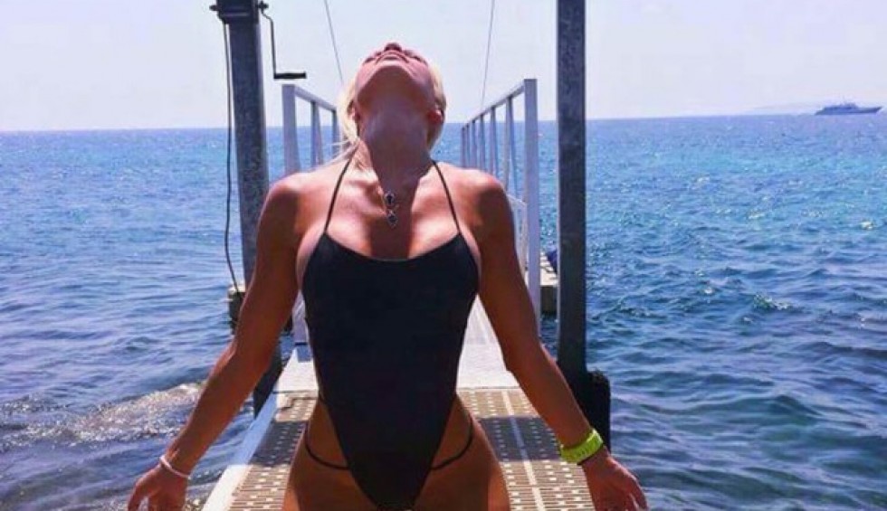 A generic square placeholder image with rounded corners in a figure.