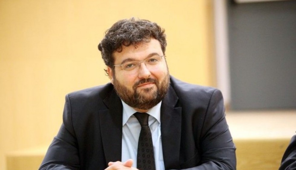 A generic square placeholder image with rounded corners in a figure.