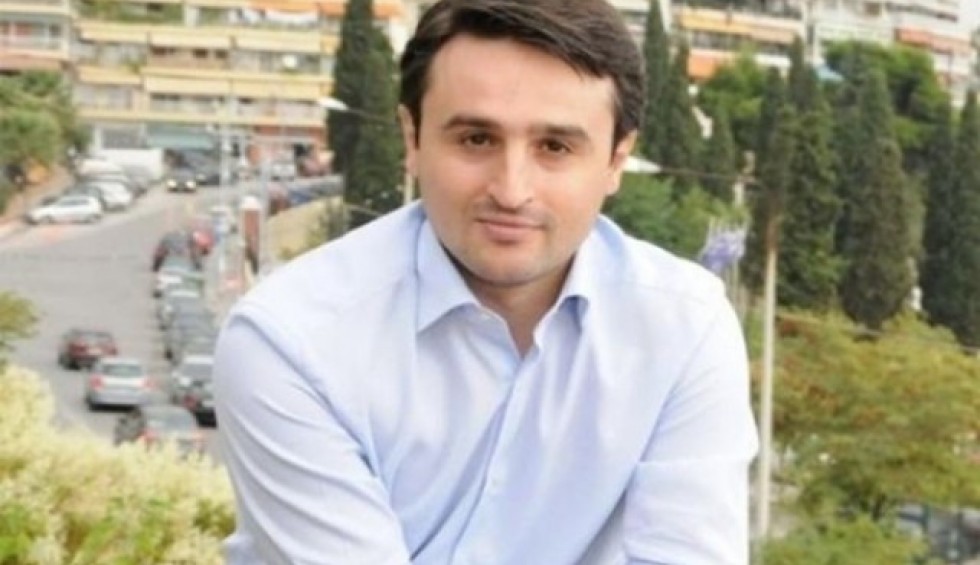 A generic square placeholder image with rounded corners in a figure.