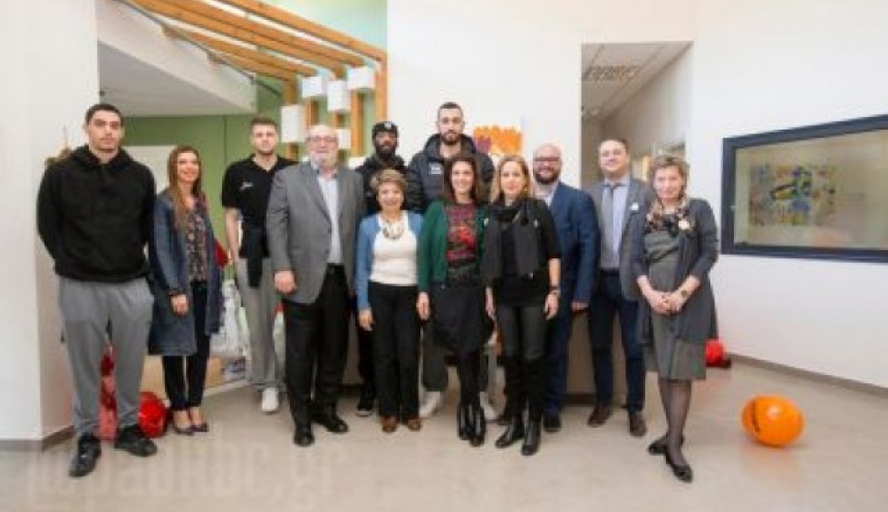 A generic square placeholder image with rounded corners in a figure.