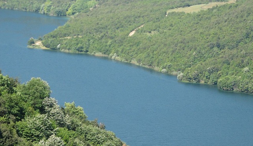 A generic square placeholder image with rounded corners in a figure.