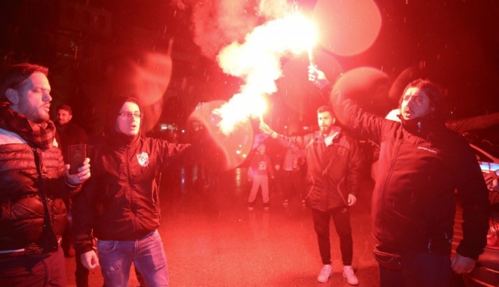 A generic square placeholder image with rounded corners in a figure.