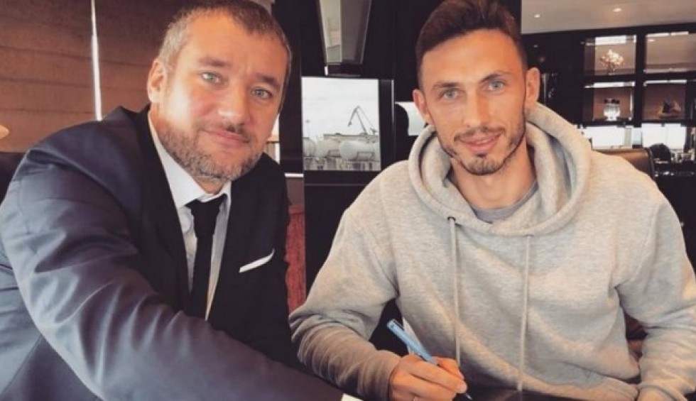 A generic square placeholder image with rounded corners in a figure.