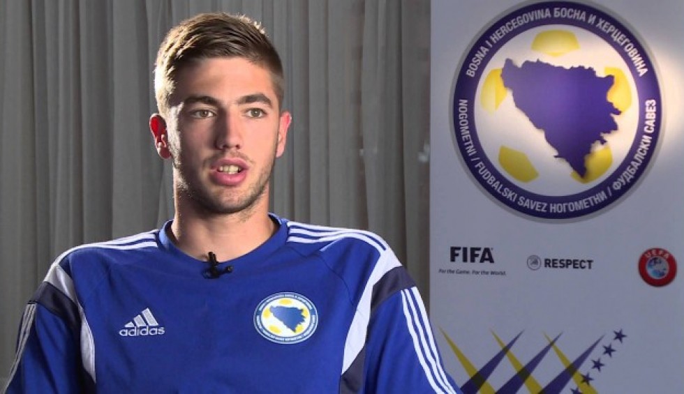 A generic square placeholder image with rounded corners in a figure.