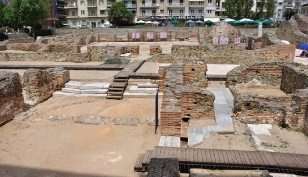 A generic square placeholder image with rounded corners in a figure.