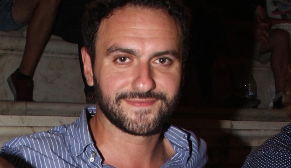 A generic square placeholder image with rounded corners in a figure.