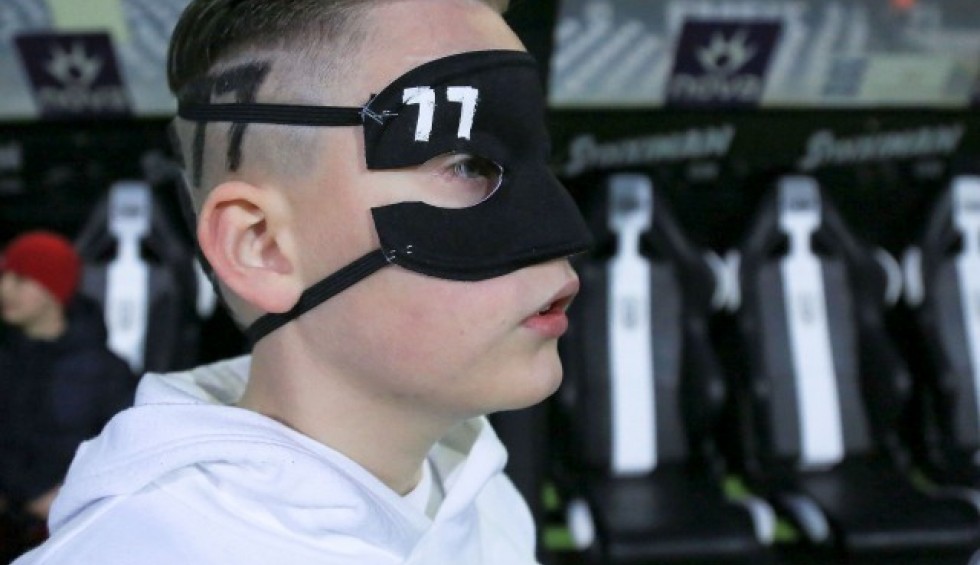 A generic square placeholder image with rounded corners in a figure.