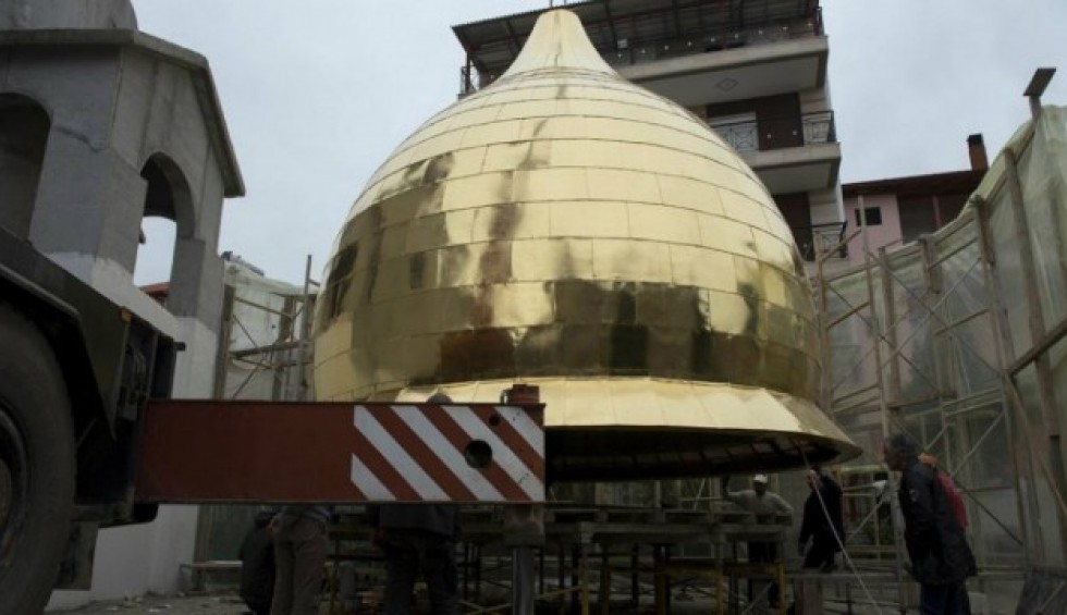 A generic square placeholder image with rounded corners in a figure.