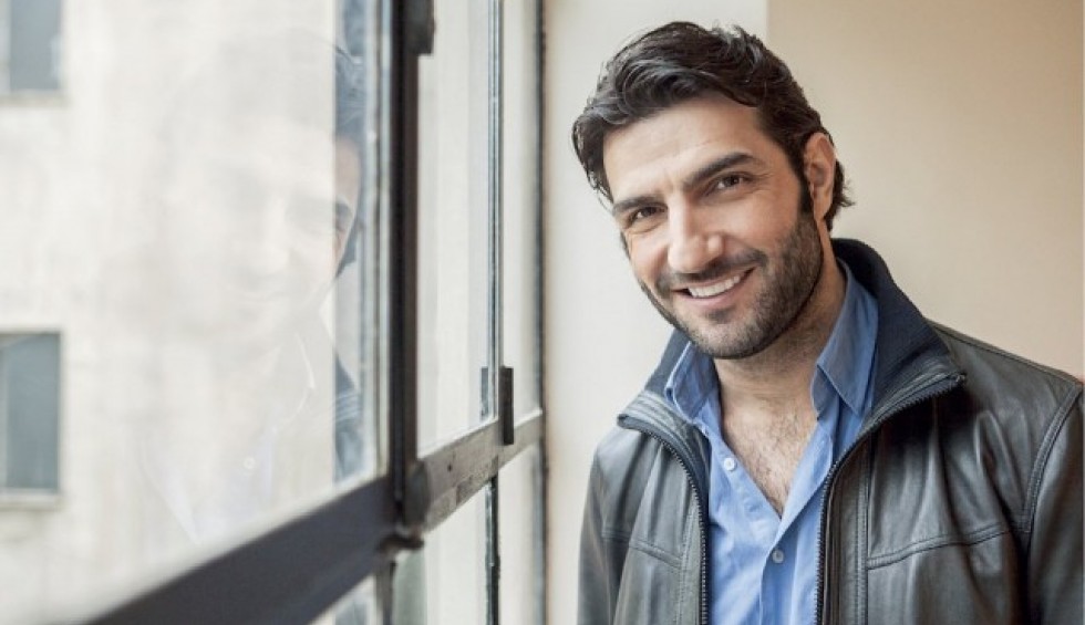 A generic square placeholder image with rounded corners in a figure.