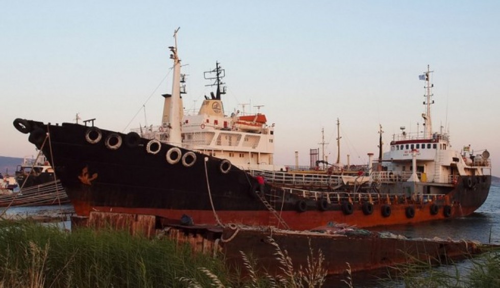 A generic square placeholder image with rounded corners in a figure.