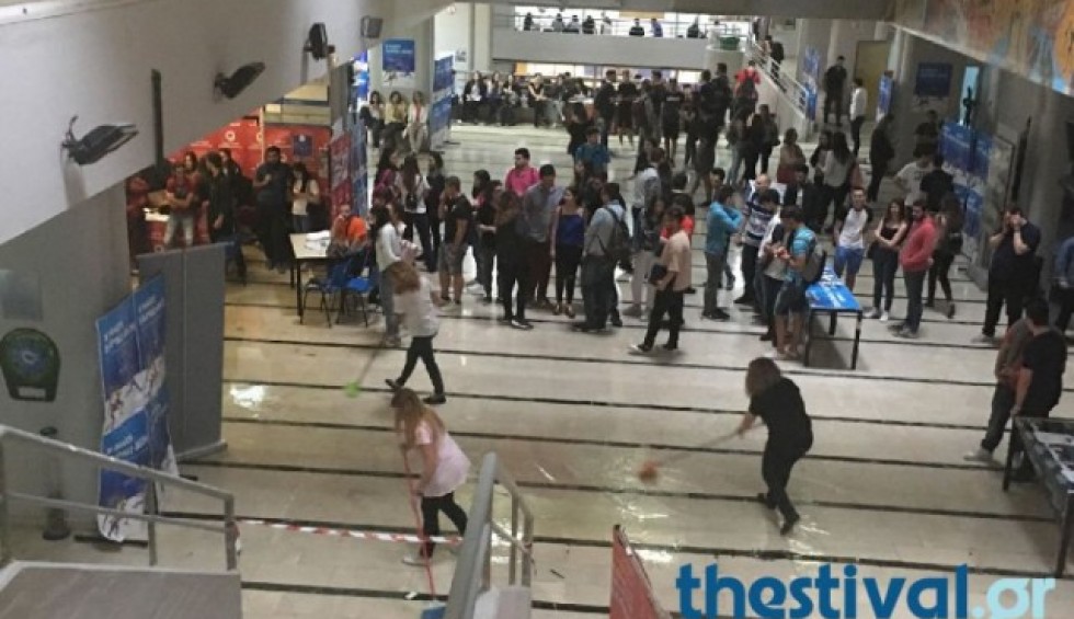 A generic square placeholder image with rounded corners in a figure.