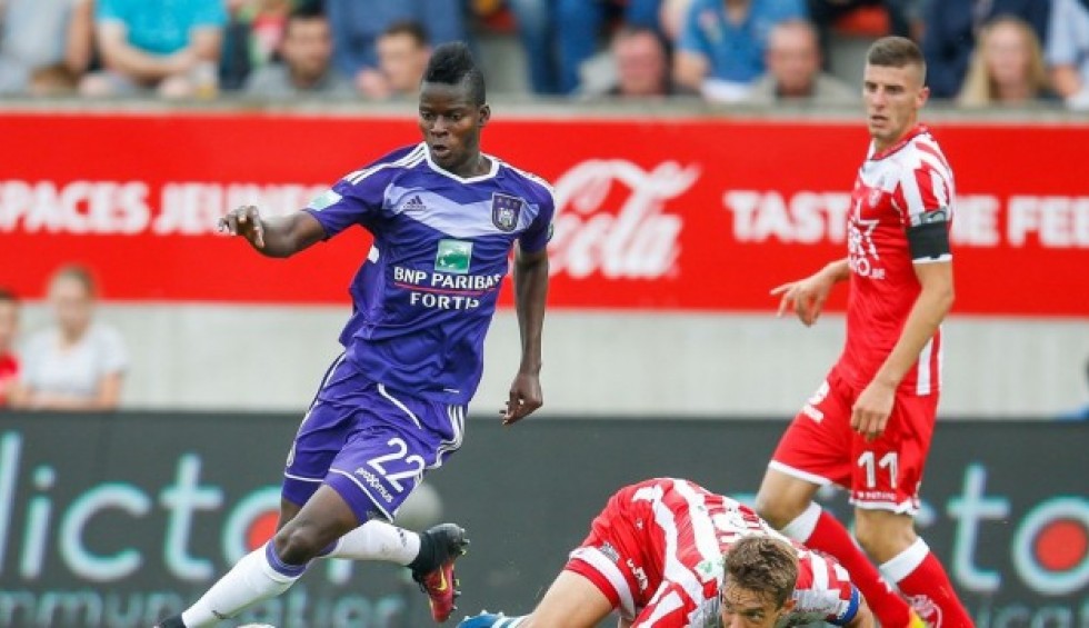 A generic square placeholder image with rounded corners in a figure.