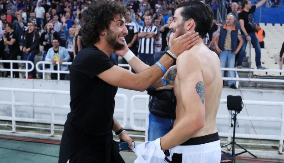 A generic square placeholder image with rounded corners in a figure.