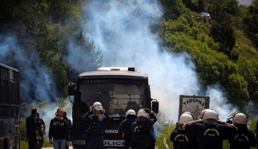 A generic square placeholder image with rounded corners in a figure.