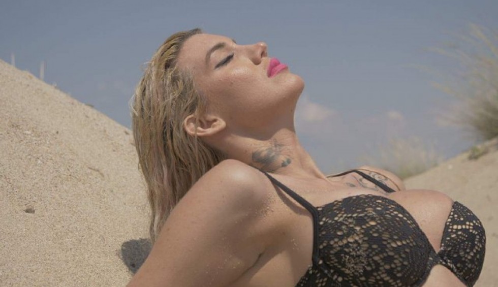 A generic square placeholder image with rounded corners in a figure.