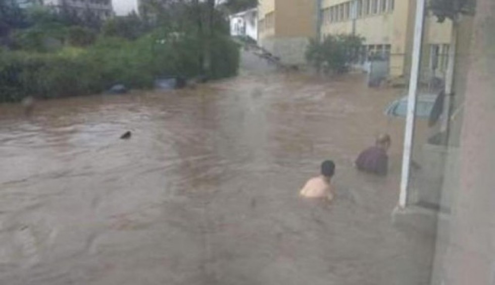 A generic square placeholder image with rounded corners in a figure.