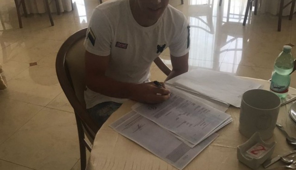 A generic square placeholder image with rounded corners in a figure.