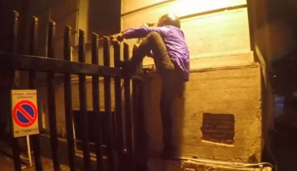 A generic square placeholder image with rounded corners in a figure.