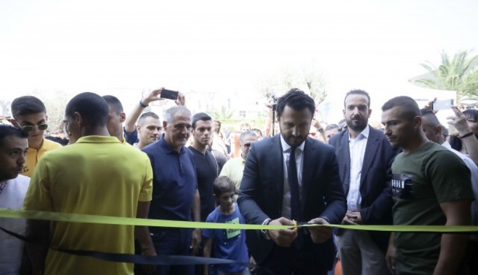 A generic square placeholder image with rounded corners in a figure.