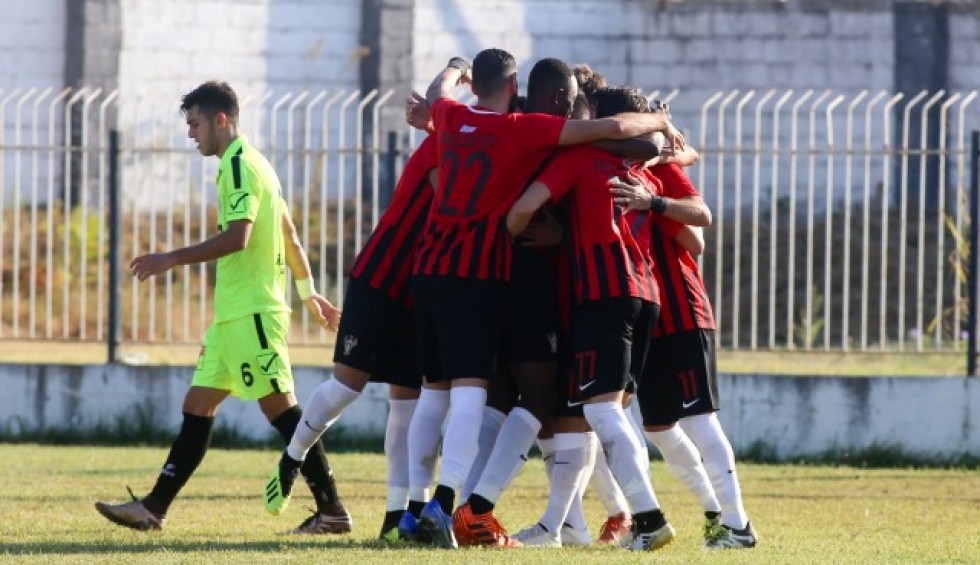 A generic square placeholder image with rounded corners in a figure.