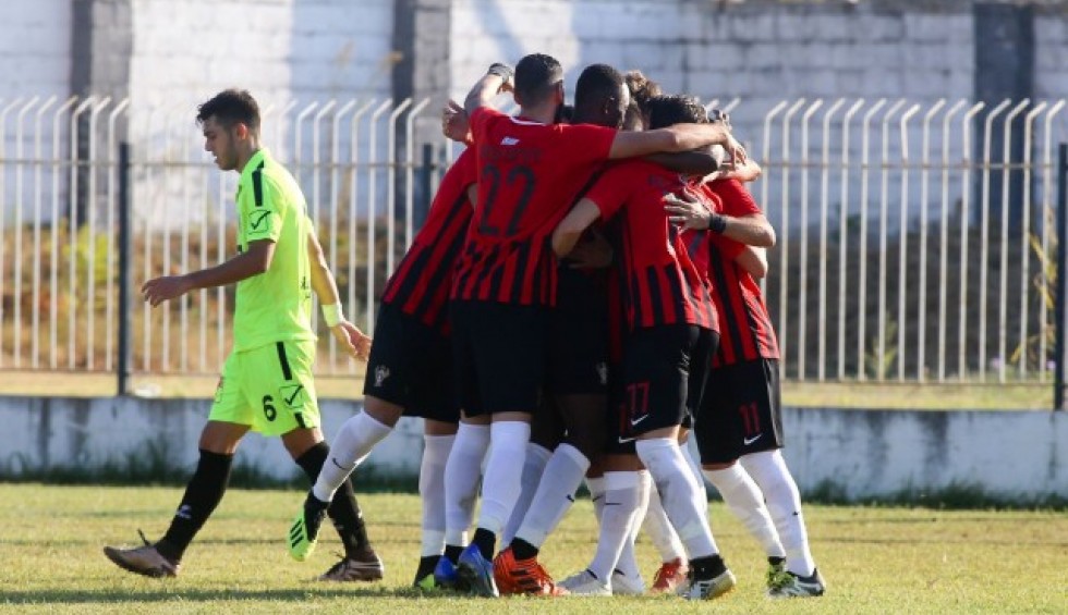 A generic square placeholder image with rounded corners in a figure.