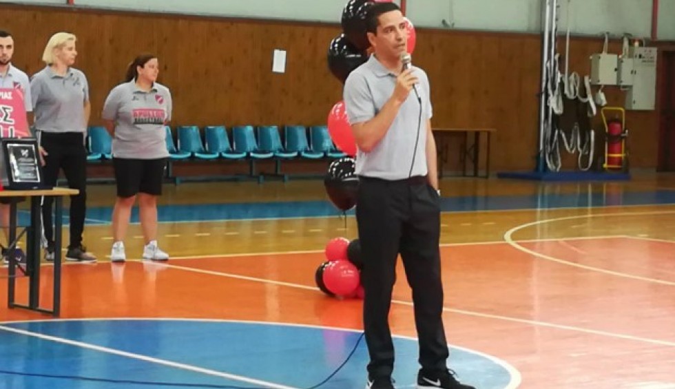 A generic square placeholder image with rounded corners in a figure.