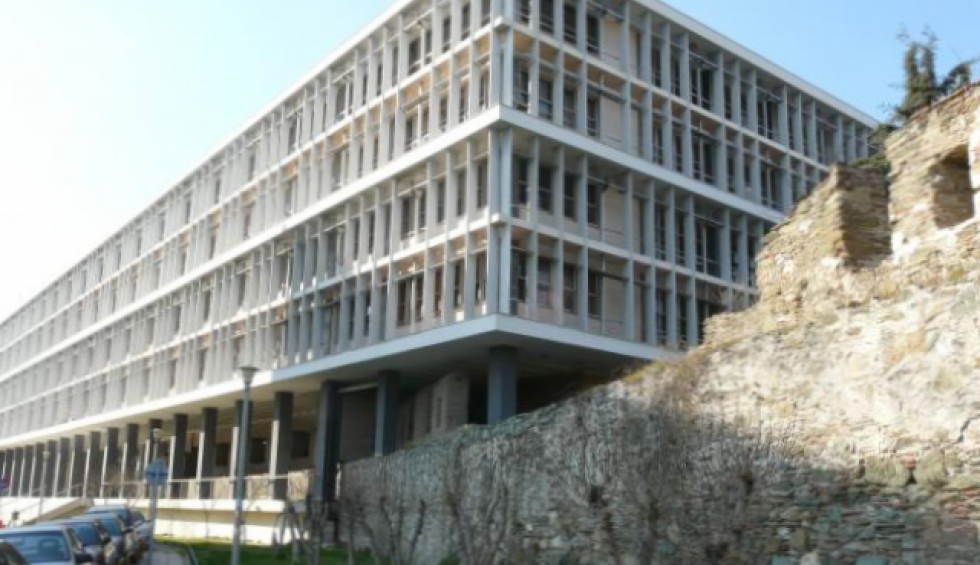 A generic square placeholder image with rounded corners in a figure.