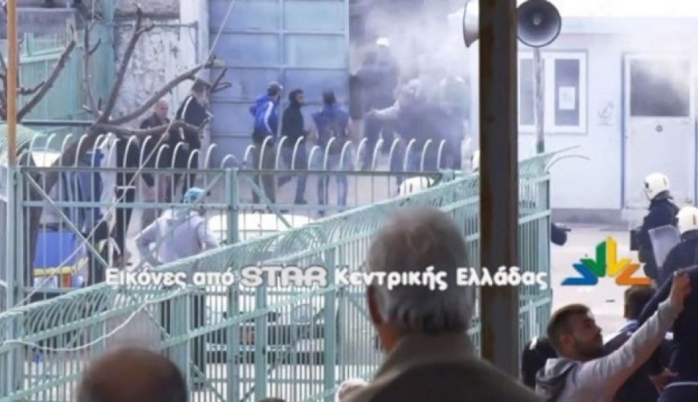 A generic square placeholder image with rounded corners in a figure.