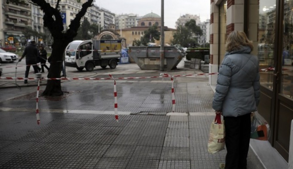 A generic square placeholder image with rounded corners in a figure.