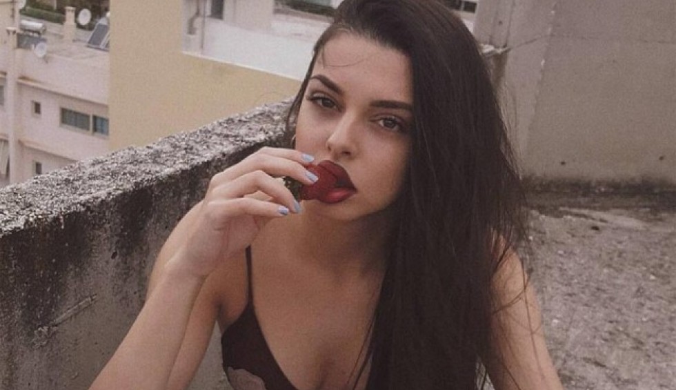 A generic square placeholder image with rounded corners in a figure.