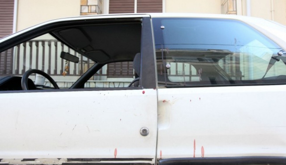 A generic square placeholder image with rounded corners in a figure.