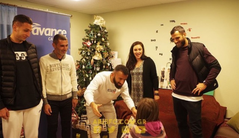 A generic square placeholder image with rounded corners in a figure.