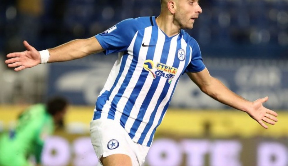 A generic square placeholder image with rounded corners in a figure.