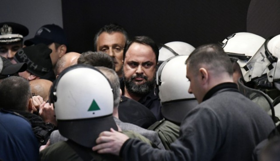 A generic square placeholder image with rounded corners in a figure.