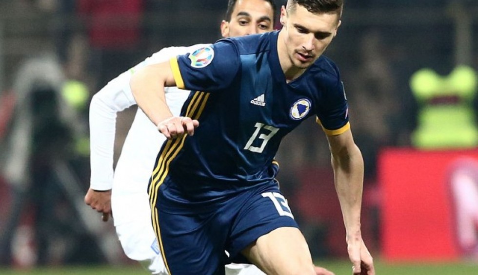 A generic square placeholder image with rounded corners in a figure.