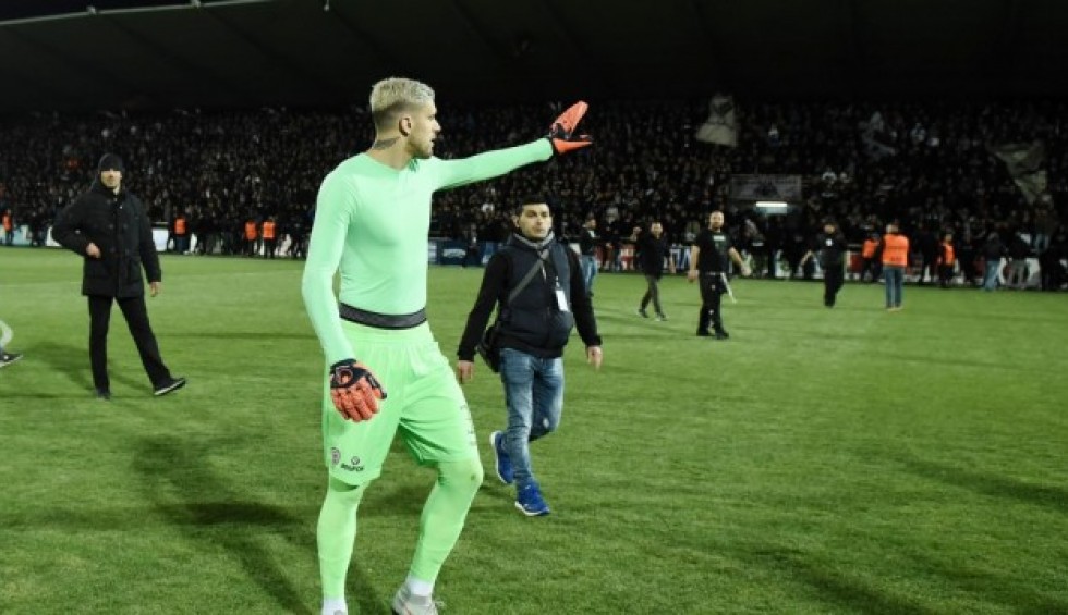 A generic square placeholder image with rounded corners in a figure.