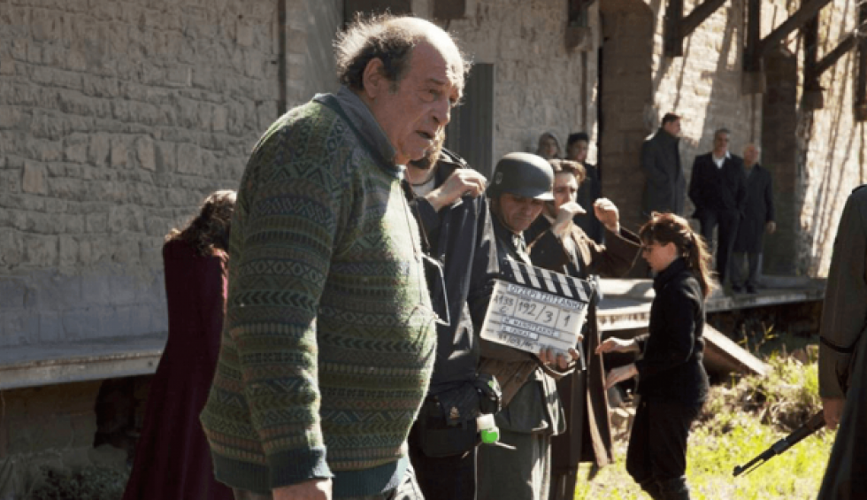 A generic square placeholder image with rounded corners in a figure.