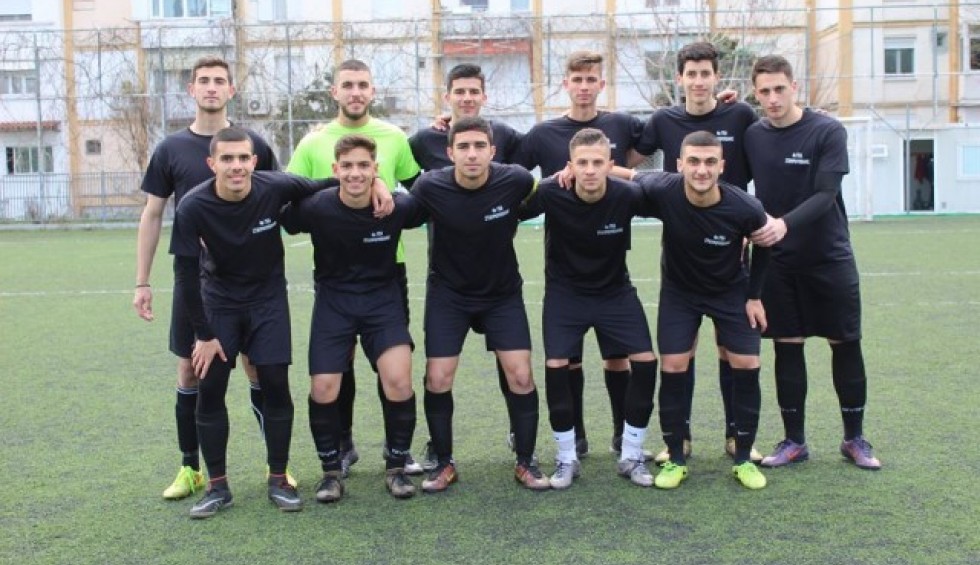 A generic square placeholder image with rounded corners in a figure.