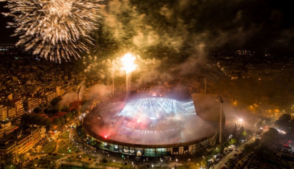 A generic square placeholder image with rounded corners in a figure.